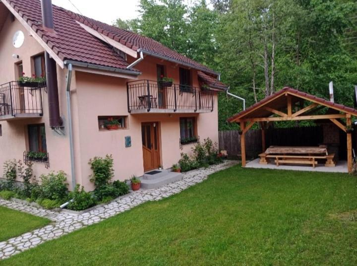 Casa Iulia & Matei *